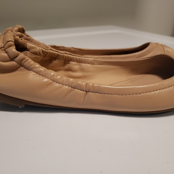 Tory Burch Tan Leather Flats w/Logo Sz 8M - Picture 8 of 10